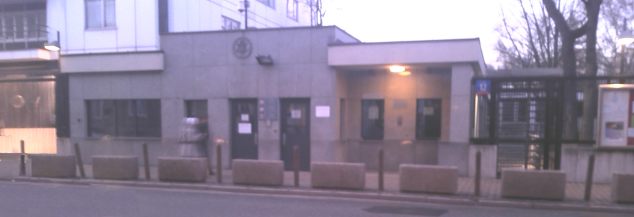 Wejście do ambasady Wejście do ambasady